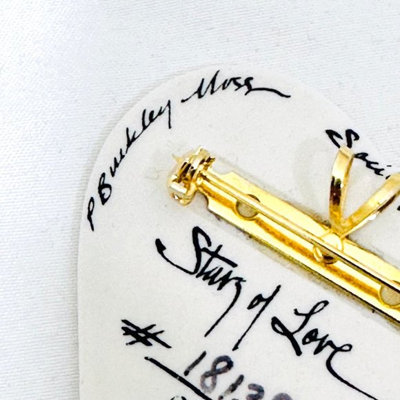 P. Buckley Moss Stars of Love Porcelain Brooch/Pendant Vintage 2000 - Picture 8 of 9